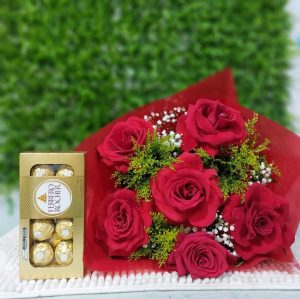 Buquê 6 Rosas+ Ferrero 8 und